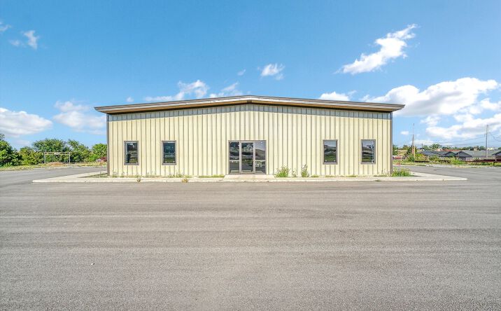 Pictures of Industrial, Office, Special Purpose property located at 1707 N Glenn L English St, New Cordell, OK 73632 for sales - image #1