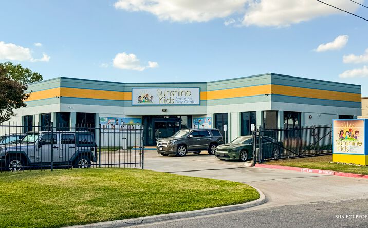 Pictures of Office property located at 9127 King Arthur Dr, Dallas, TX 75247 for sales - image #1