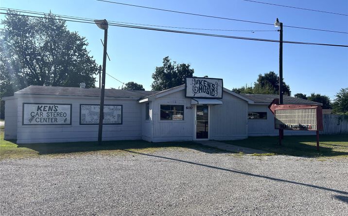 Pictures of Retail property located at 600 South Bypass, Kennett, MO 63857 for sales - image #1