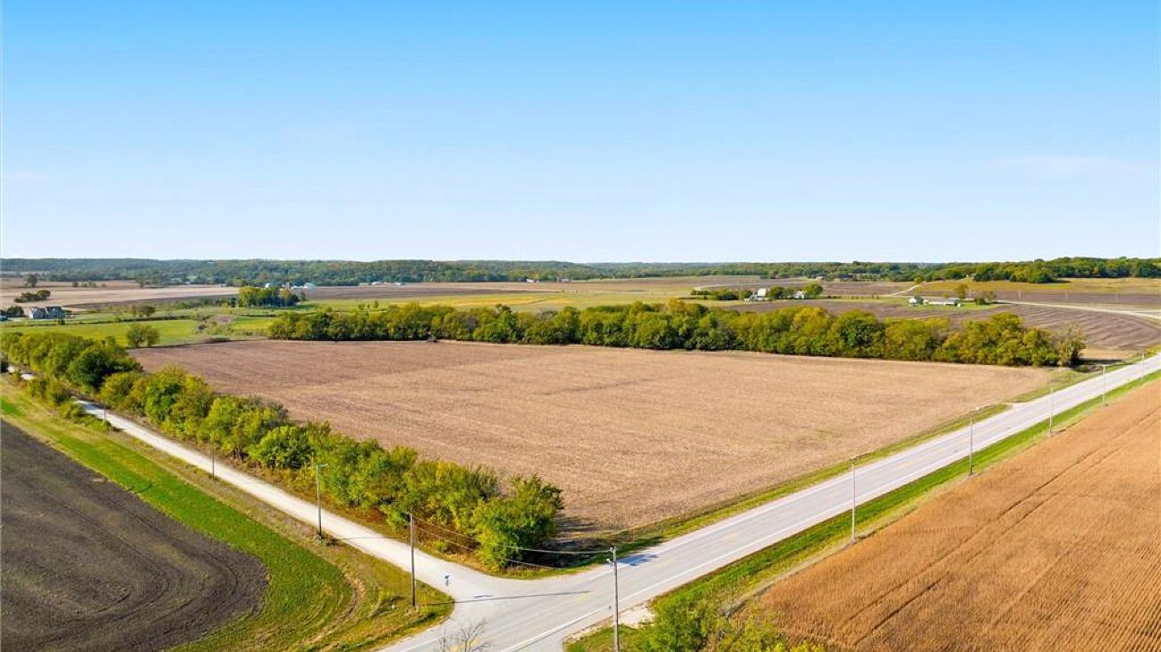 875 N 1000 Road, Lawrence, KS 66047