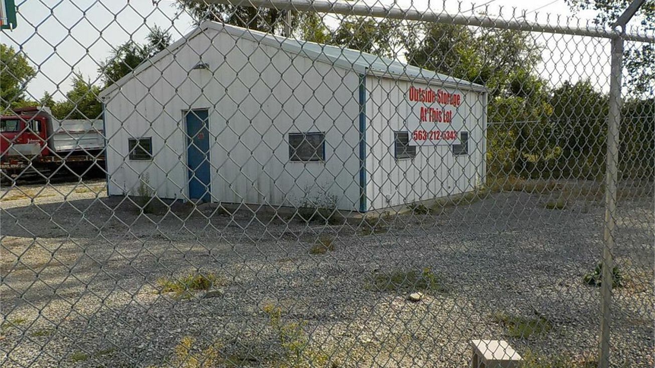 3307 RAILROAD Street, Davenport, IA 52802