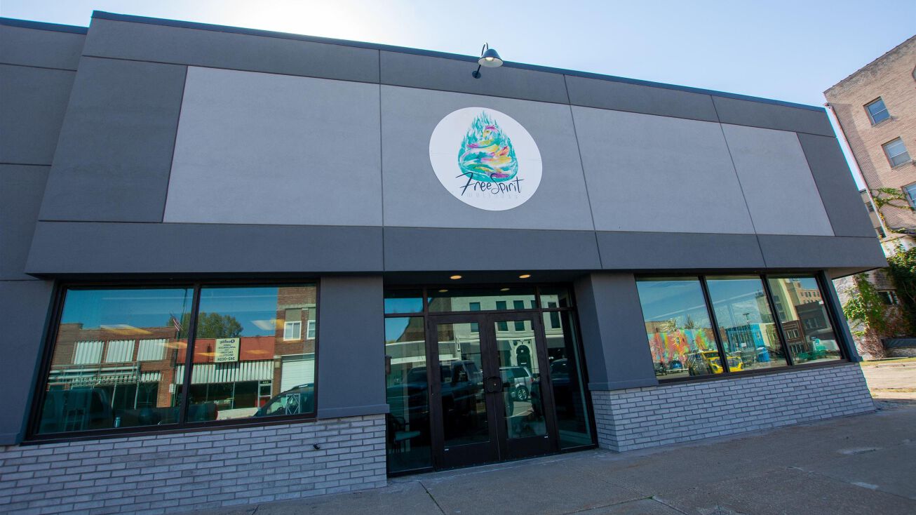 127 6TH Avenue South, Clinton, IA 52732