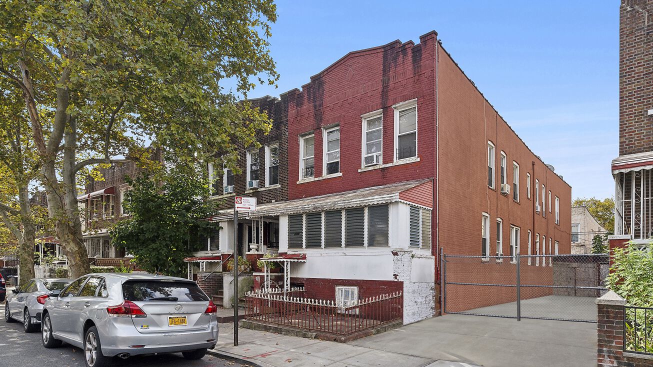 96 E 92nd St, Brooklyn, NY 11212