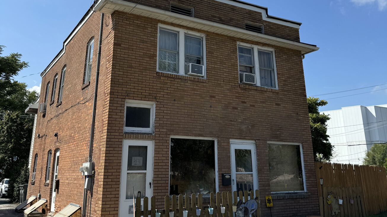 Pictures of Multifamily, Retail property located at 1861 Tremainsville Road, Toledo, OH 43613 for sales - image #1
