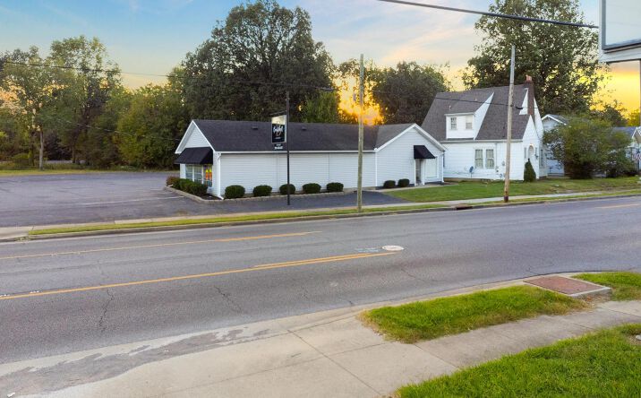 Pictures of Mixed Use property located at 2411 Bridge St, Paducah, KY 42003 for sales - image #1