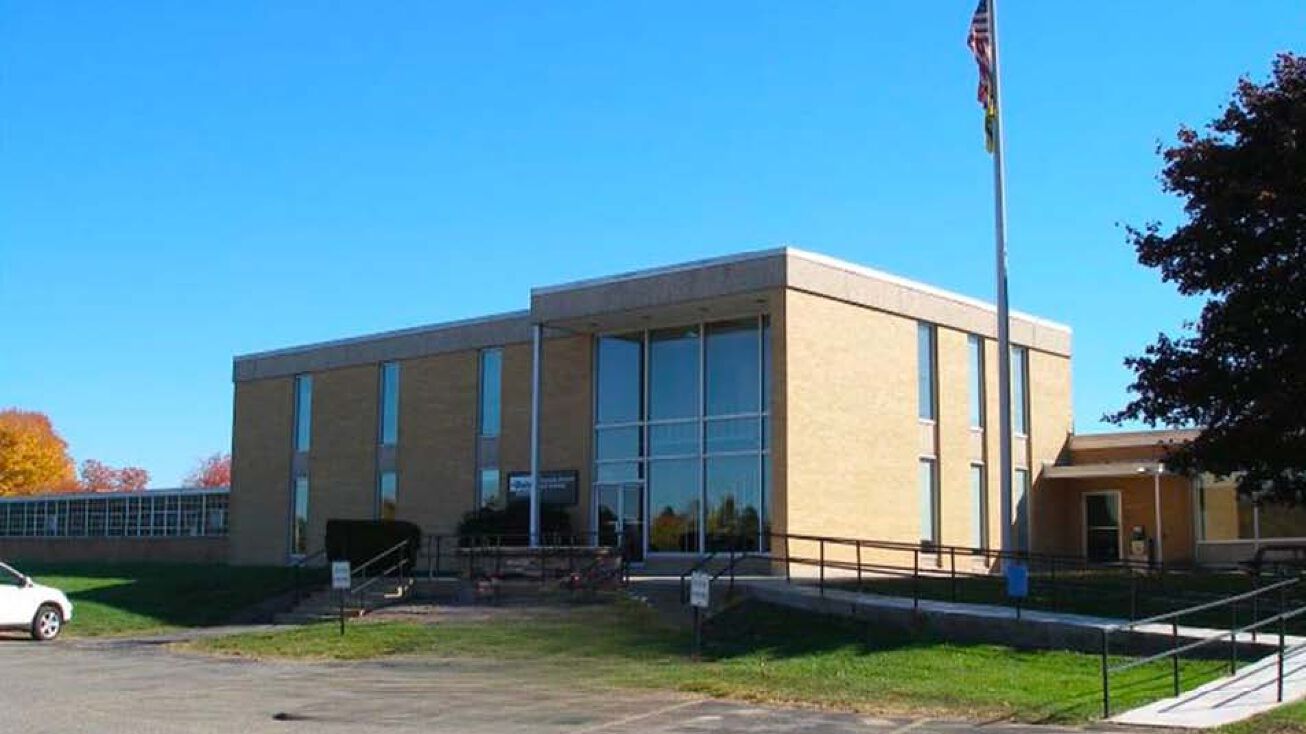 9 Cutts Rd, Kittery, ME 03904