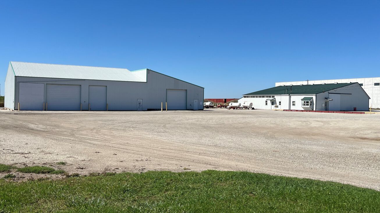 546 N 1100 W, Wolcott, IN 47995