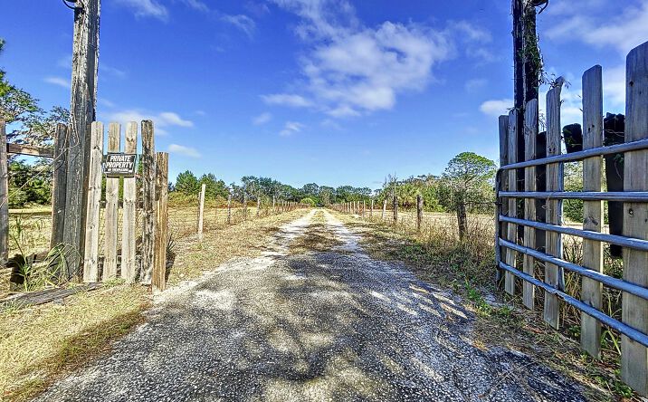 Pictures of Land, Mixed Use property located at 3350 39th Ave SE, Ruskin, FL 33570 for sales - image #1
