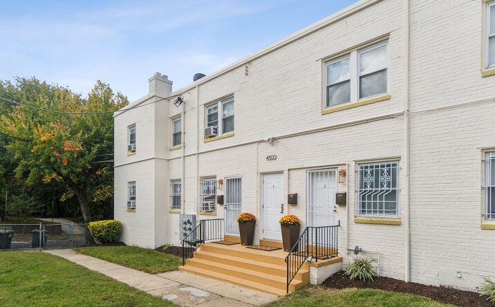 image of property at 4500 HUNT PL NE Washington DC 20019-3621
