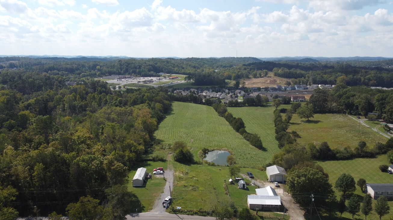 205 N Wooddale Rd, Strawberry Plains, TN 37871