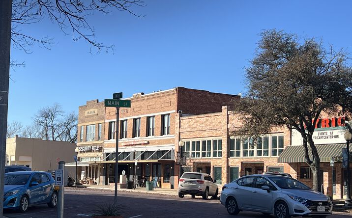 Pictures of Mixed Use, Multifamily, Retail property located at 113 S Lamar St, Eastland, TX 76448 for sales - image #1