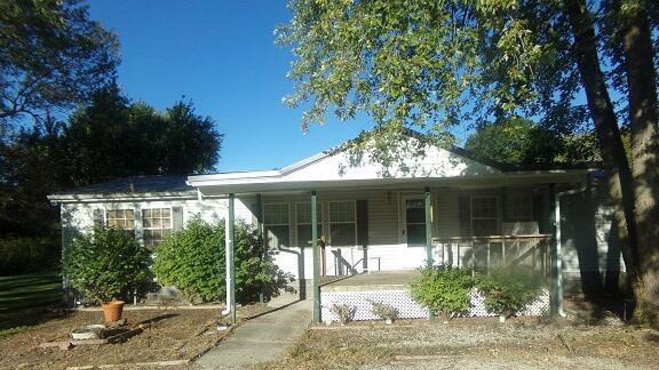 593 NE 3rd Ln, Lamar, MO 64759