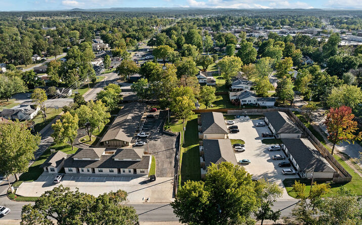 Pictures of Multifamily property located at 124 S College St, Mountain Home, AR 72653 for sales - image #1