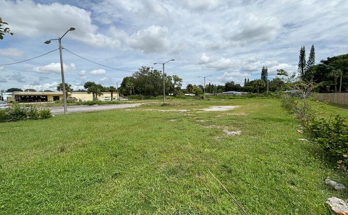 Pictures of Land property located at 7038 US-19, New Port Richey, FL 34652 for sales - image #1