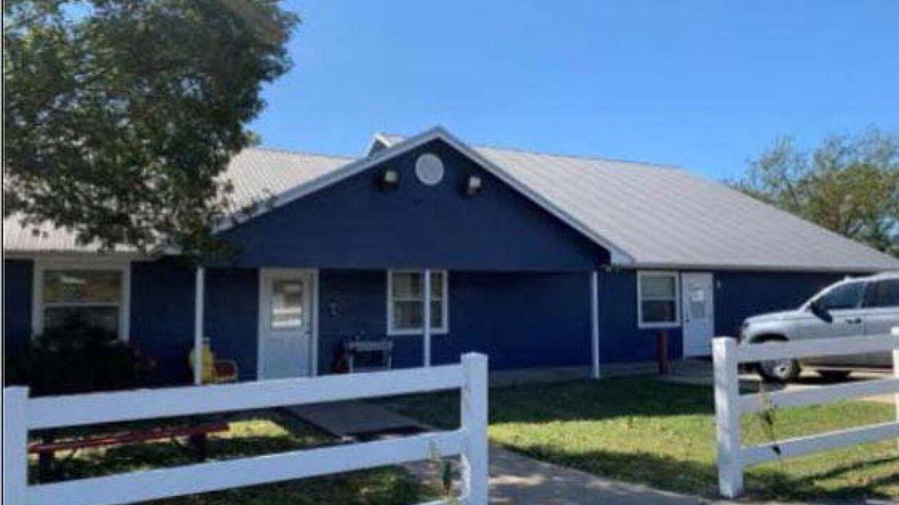 Pictures of Retail property located at 989 Old McDade Rd, Elgin, TX 78621 for sales - image #1