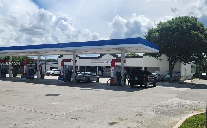Pictures of Retail, Land property located at confidential, Hialeah, FL 33015 for sales - image #1