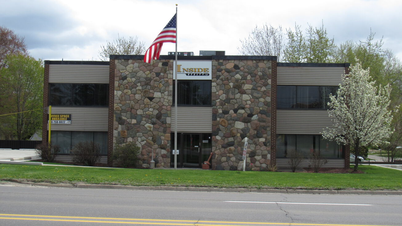 1877 Orchard Lake Rd, Sylvan Lake, MI 48320