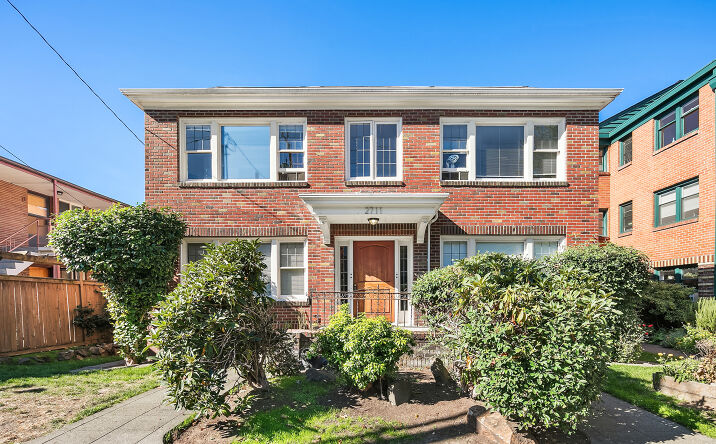 Pictures of Multifamily property located at 2711 Franklin Ave E, Seattle, WA 98102 for sales - image #1