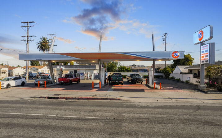Pictures of Retail property located at 502 W Rosecrans Ave, Compton, CA 90222 for sales - image #1