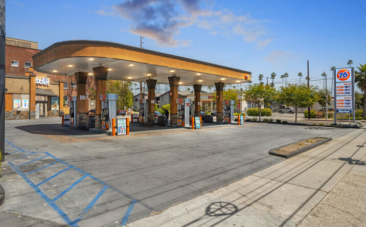 Pictures of Retail property located at 305 W Anaheim St, Los Angeles, CA 90744 for sales - image #1