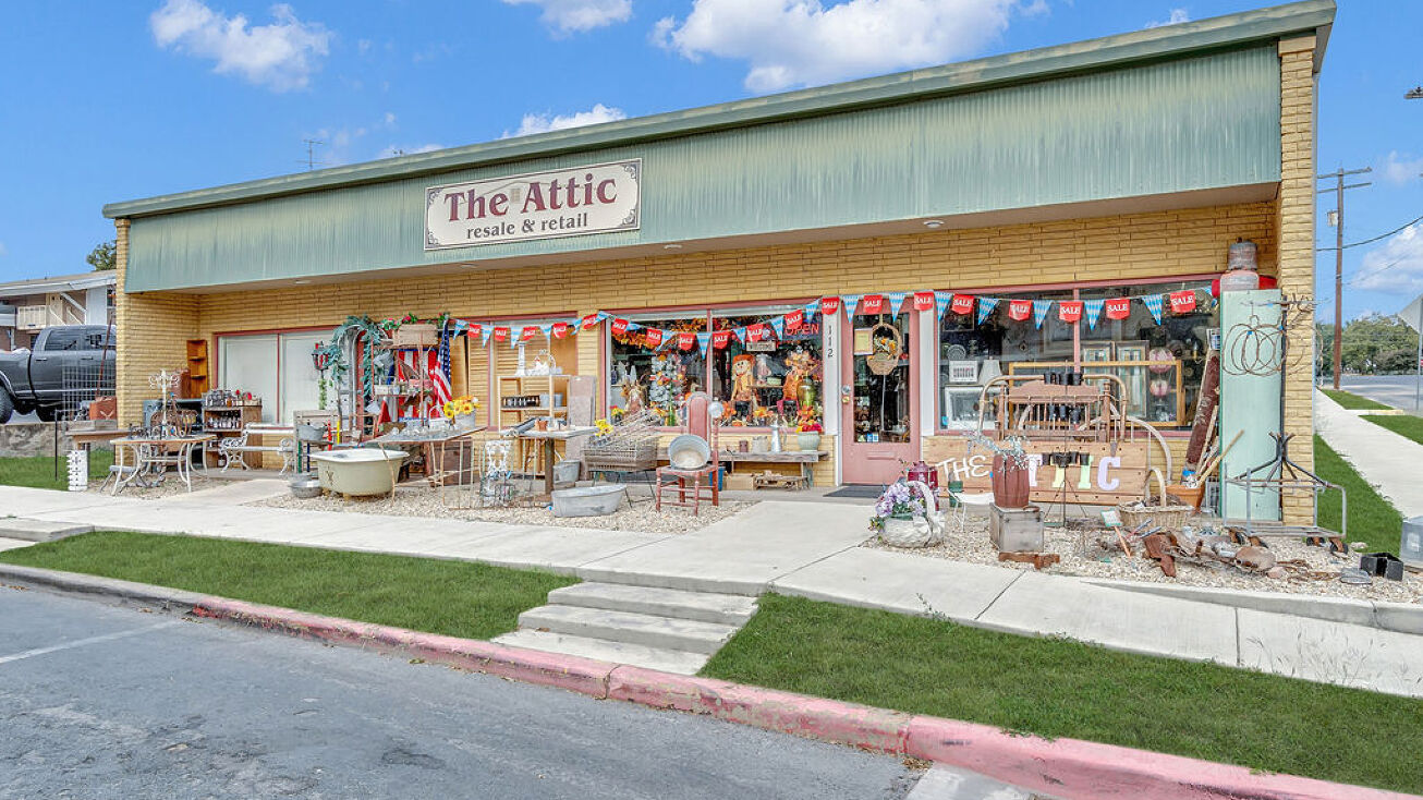 112 N Orange St, Fredericksburg, TX 78624