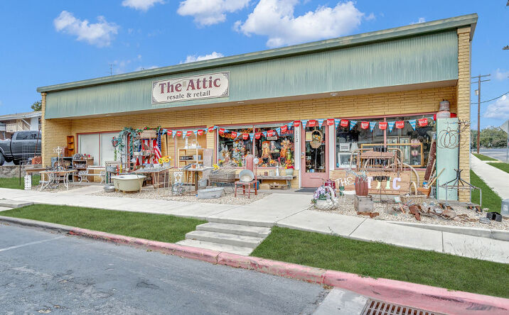 Pictures of Retail property located at 112 N Orange St, Fredericksburg, TX 78624 for sales - image #1