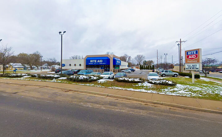 Pictures of Retail property located at 720 S Mitchell St, Cadillac, MI 49601 for sales - image #1