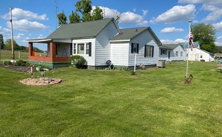Pictures of Hospitality, Industrial, Mixed Use, Office, Retail property located at 3147 Huggin Hollow Rd, Greenwood, IN 46143 for sales - image #1