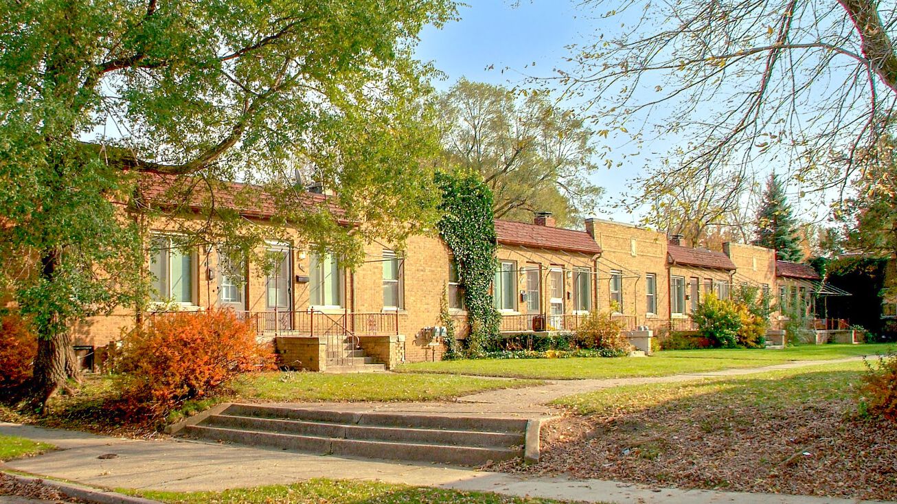 51 Spokane Dr, Pontiac, MI 48341