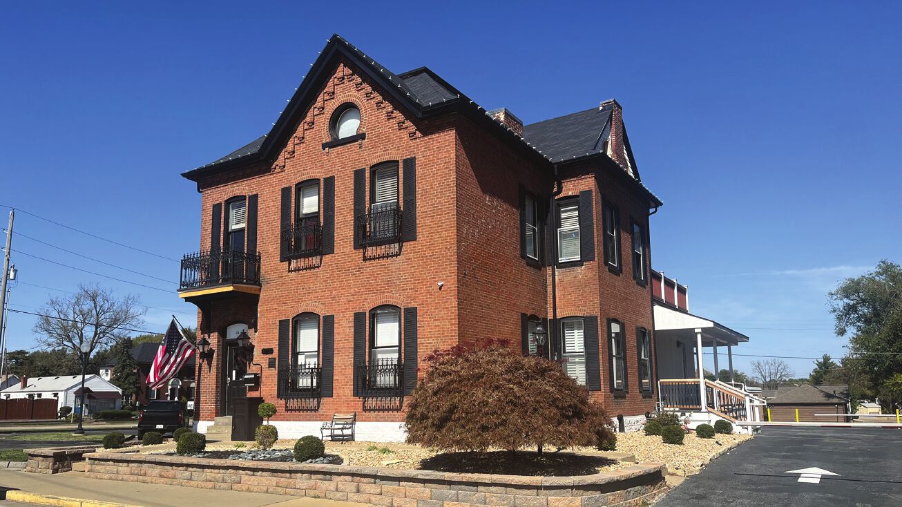 424 Jefferson St, Saint Charles, MO 63301