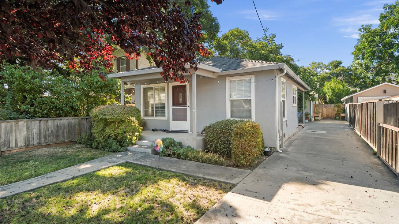 2115 University Ave, Mountain View, CA 94040