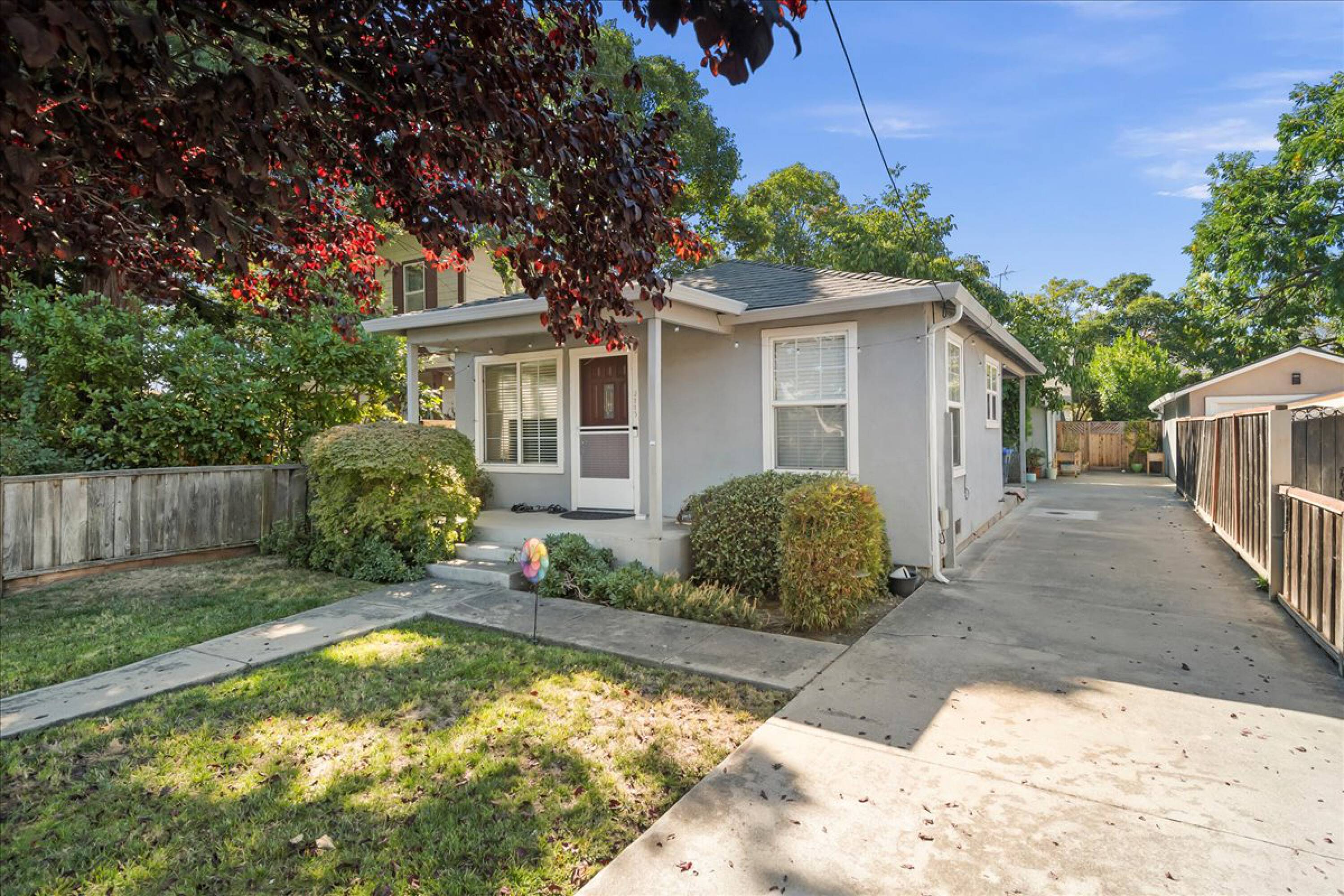 2115 University Ave