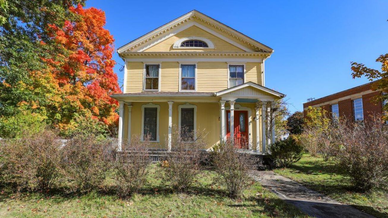 160 N Chestnut St, Ravenna, OH 44266