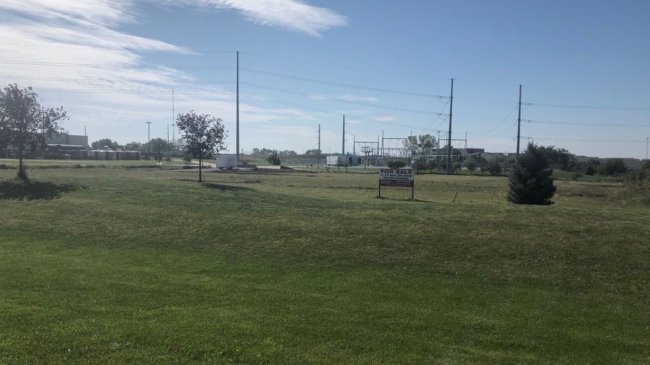 8900 Amber Hill Ct, Lincoln, NE 68526