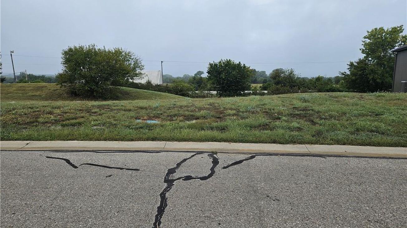 29336 Palmer Drive, Paola, KS 66071