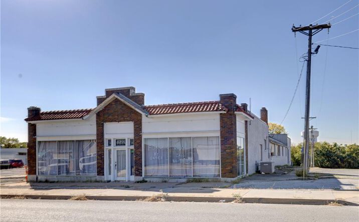 Pictures of Retail, Office, Industrial, Mixed Use property located at 6220-6252 Raytown Rd, Raytown, MO 64133 for sales - image #1