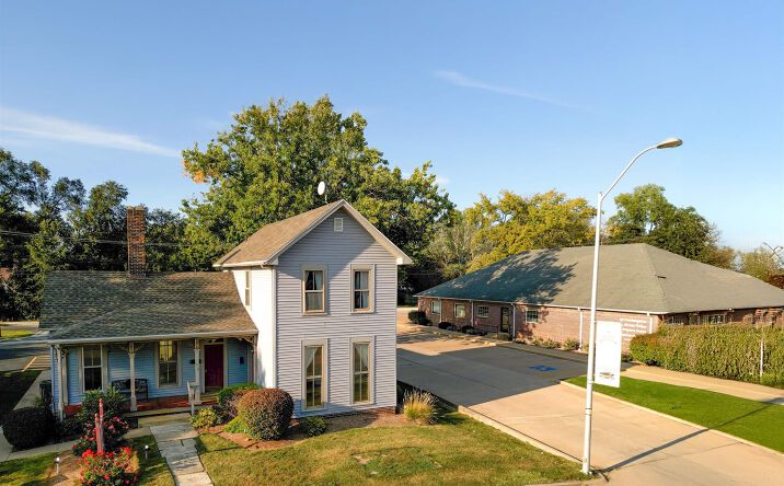 Pictures of Office property located at 810 E JACKSON Street, Macomb, IL 61455 for sales - image #1