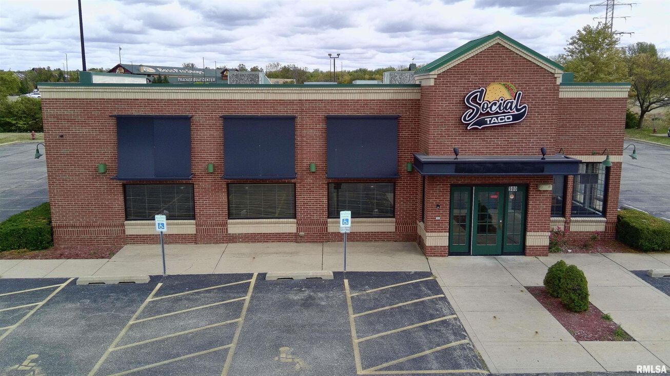 900 RIVERSIDE Drive, East Peoria, IL 61611