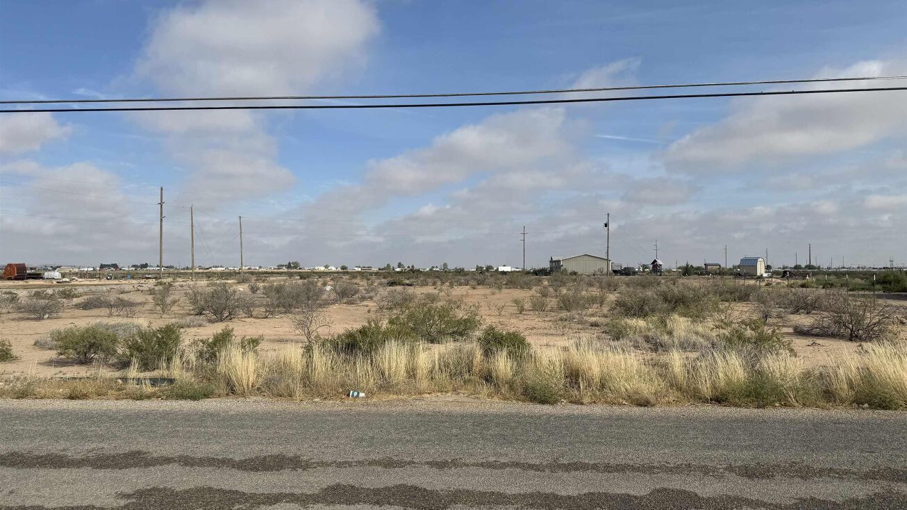 220 W Wagonwheel Road, Carlsbad, NM 88220