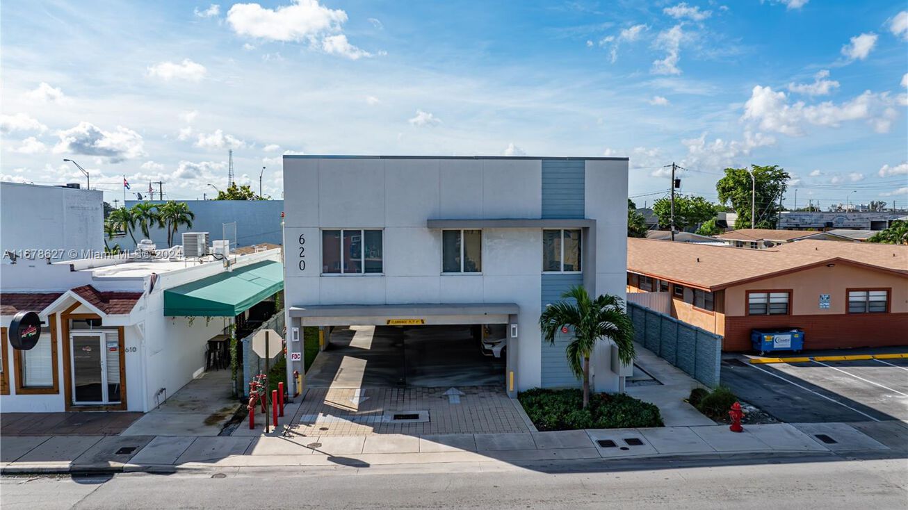 620 W 29th St, Hialeah, FL 33012