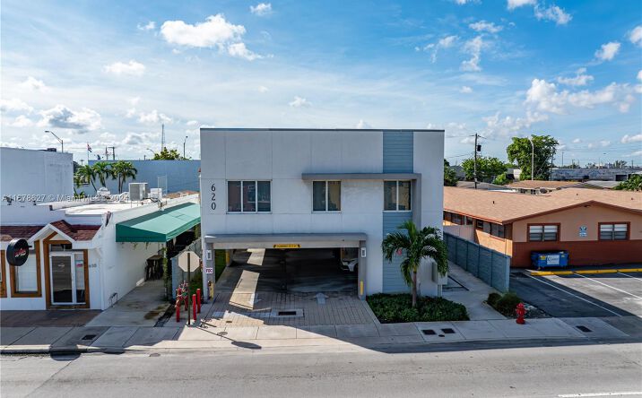 Pictures of Multifamily property located at 620 W 29th St, Hialeah, FL 33012 for sales - image #1