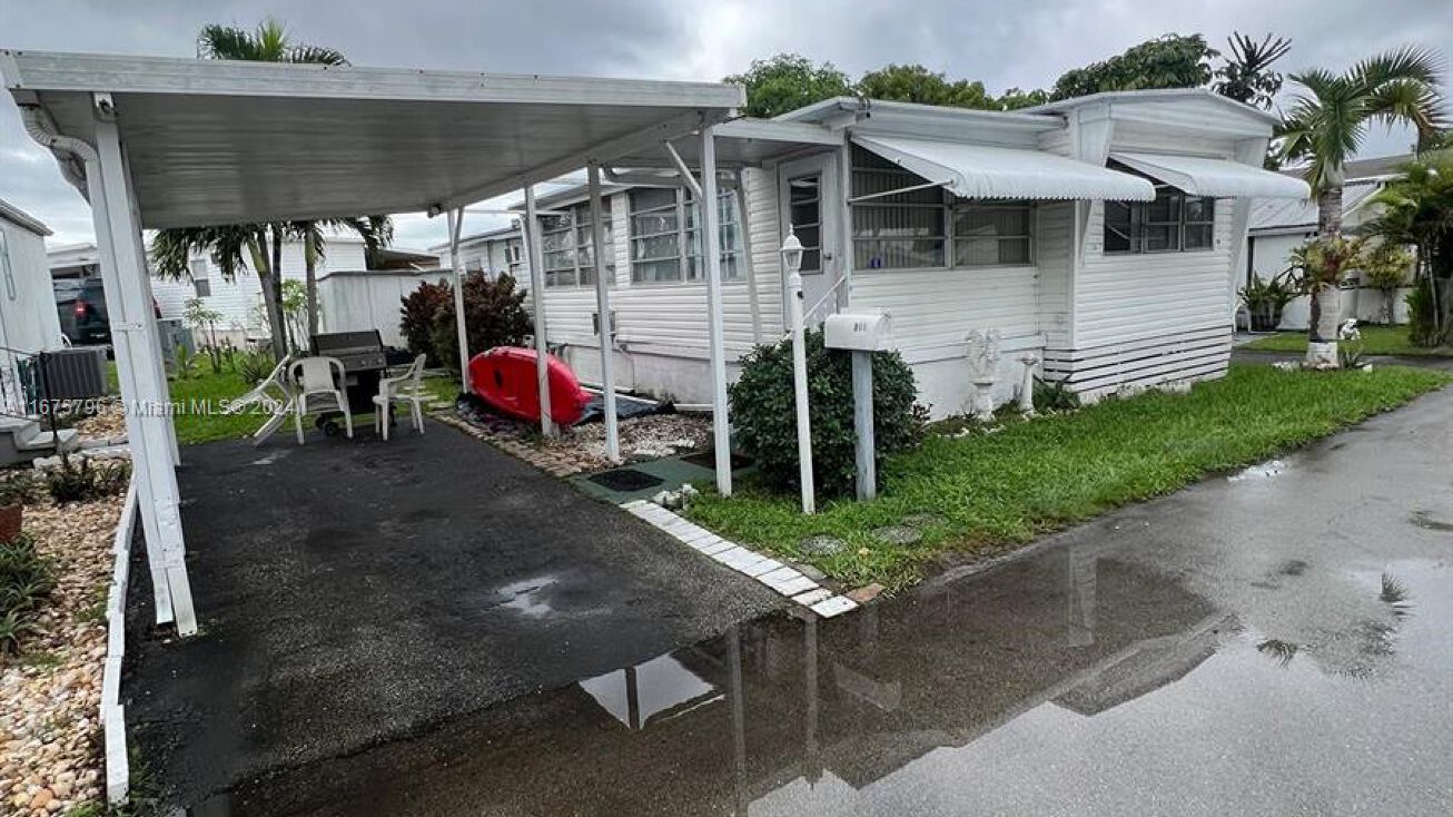 811 Cypress Ln, Hallandale Beach, FL 33009