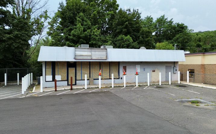 Pictures of Retail property located at 115 Main St, Winsted, CT 06098 for sales - image #1