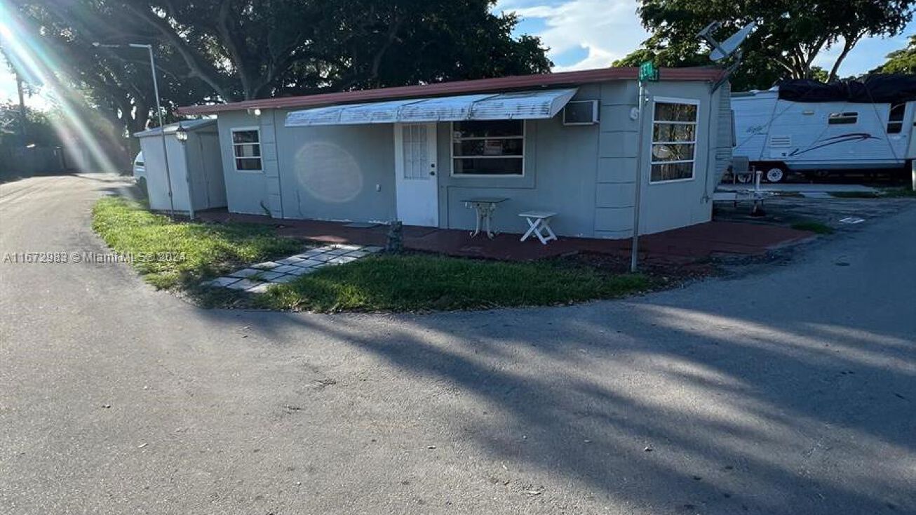 321 W Hallandale Beach Blvd, Hallandale Beach, FL 33009