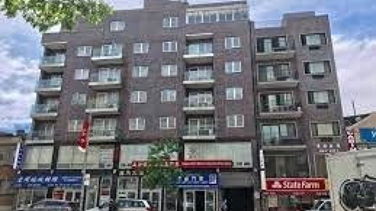 4142 College Point Blvd, Queens, NY 11355