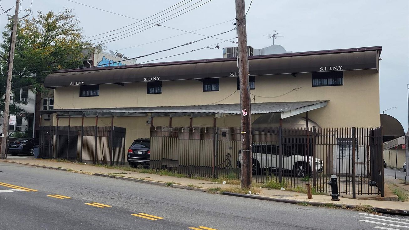 4863 58th St, Queens, NY 11377