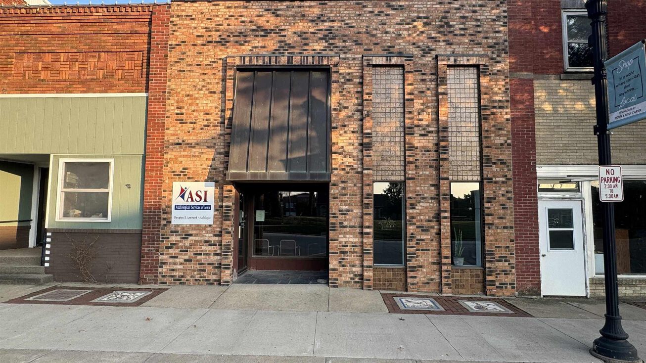 405 S Park Pl, Audubon, IA 50025