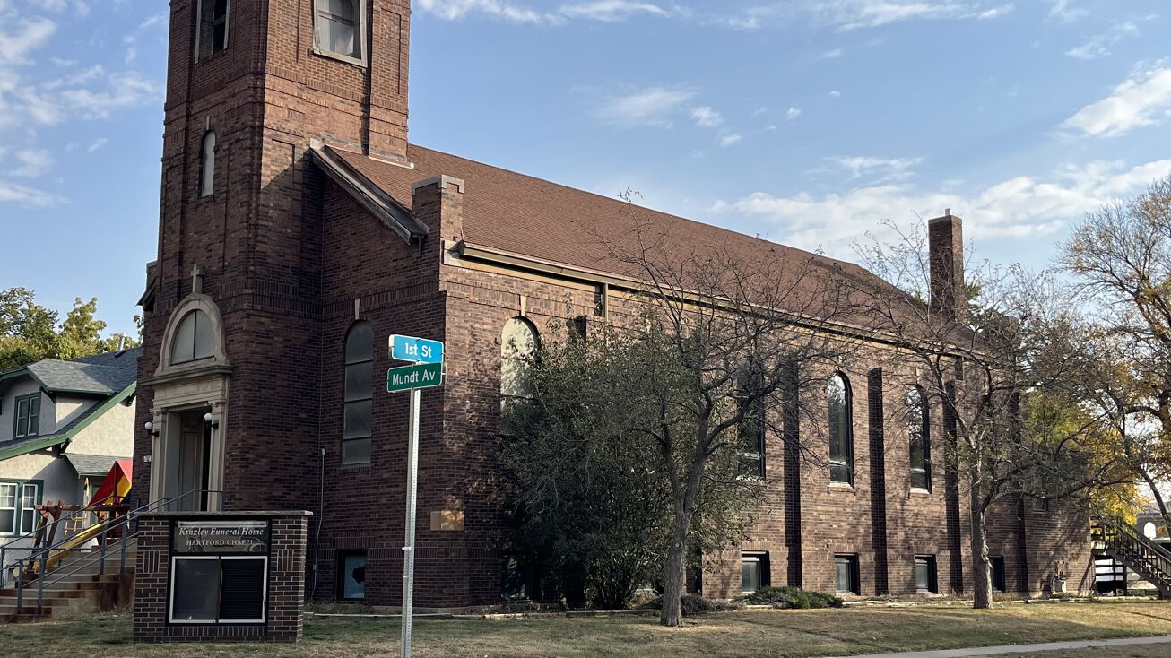 100 N Mundt Ave, Hartford, SD 57033