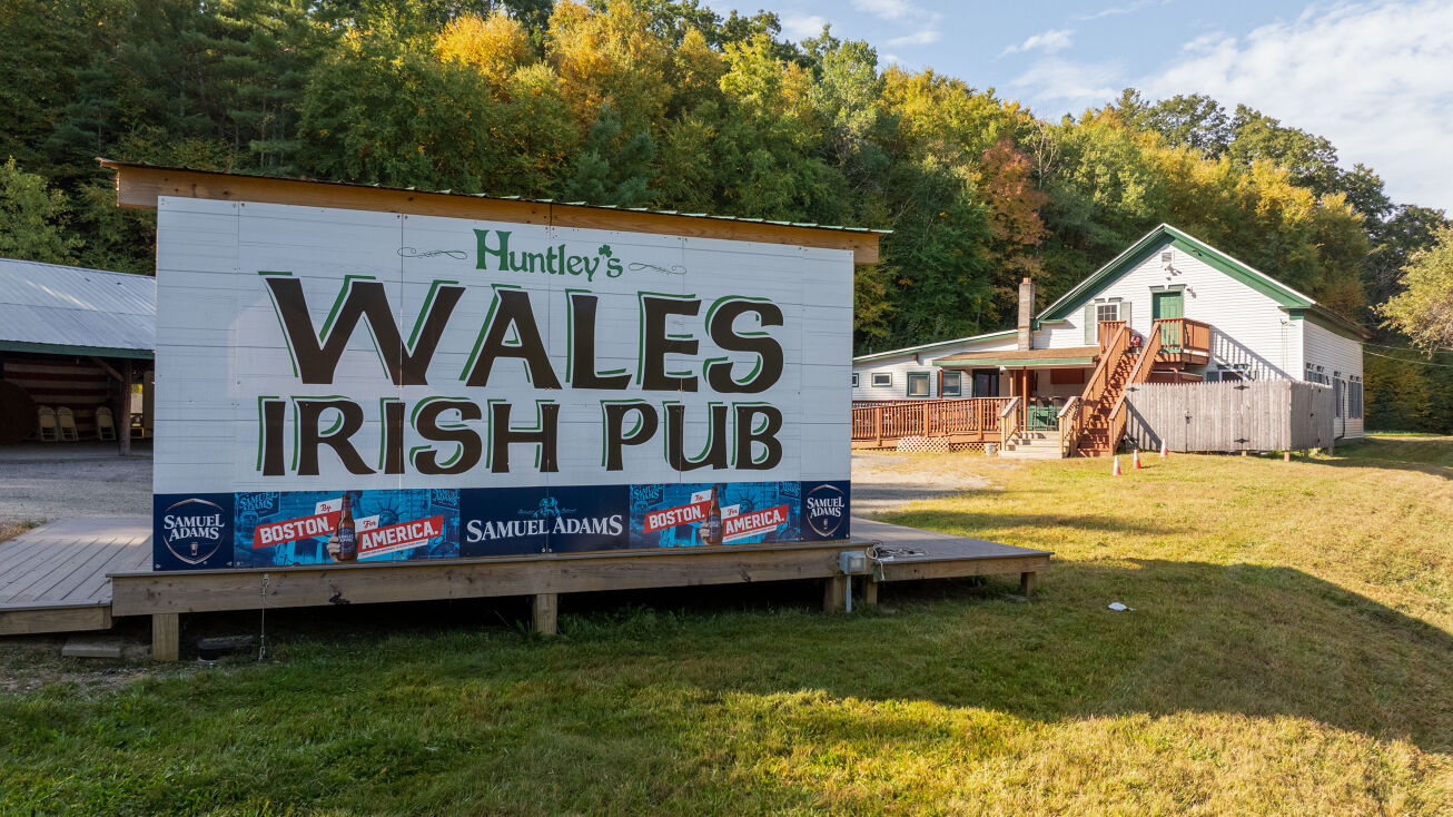 16 Holland Rd, Wales, MA 01081