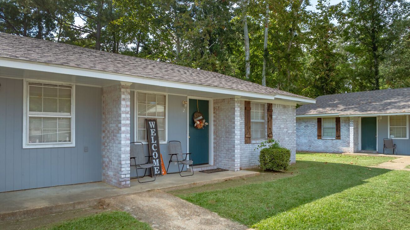 Pictures of Multifamily property located at 212 Pullen Lake Rd, Aberdeen, MS 39730 for sales - image #1
